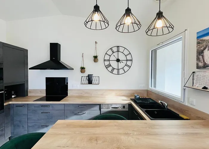 La Garenne, Piscine Et Pinede *